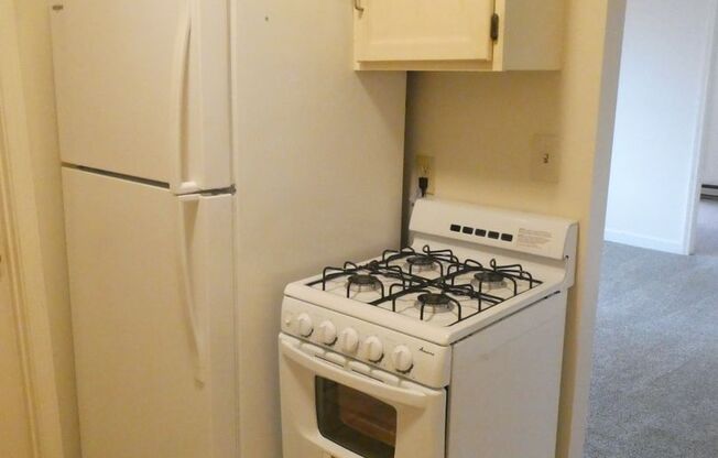 1 bed, 1 bath, $590, Unit Apt. 4