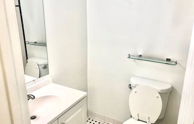 1 bed, 1 bath, $2,600, Unit 103