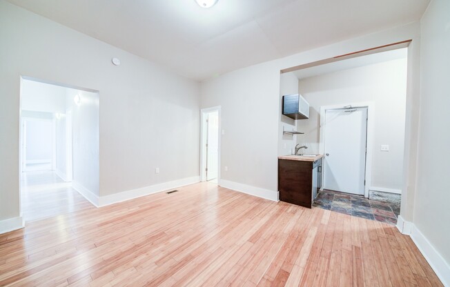 2 beds, 1 bath, $1,150, Unit Apt 1