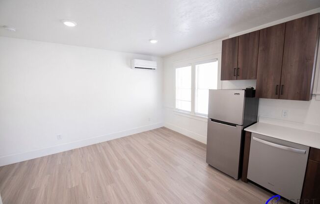 Studio, 1 bath, 285 sqft, $999, Unit 09