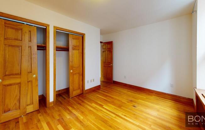 2 beds, 1 bath, $3,270, Unit 5D