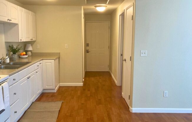 1 bed, 1 bath, 550 sqft, $1,200, Unit 18