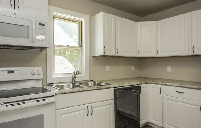 2 beds, 1 bath, $1,095