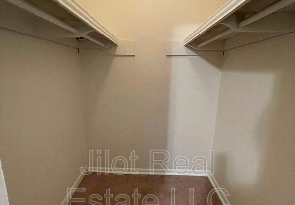 2711 Fairlee Drive Unit C3