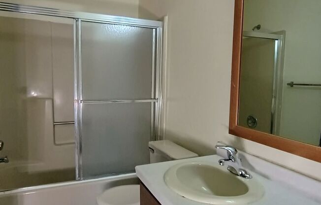 2 beds, 1 bath, 794 sqft, $1,139, Unit 1687-12