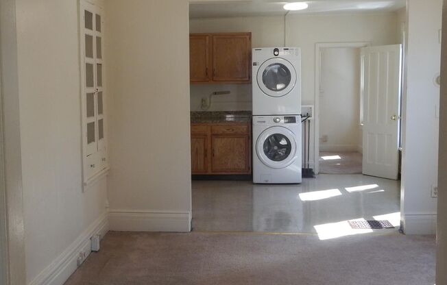 3 beds, 1 bath, $1,400, Unit Dell 118.1