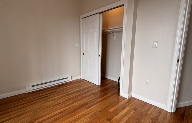 4 beds, 1 bath, $3,700, Unit 1