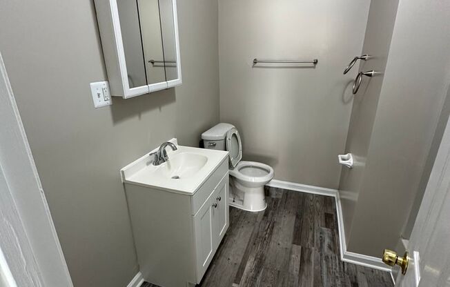 1 bed, 1 bath, $1,300, Unit Unit 8