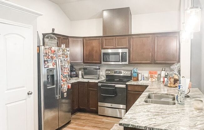 3 bed/2 bath House w/ January 2026 Move In!