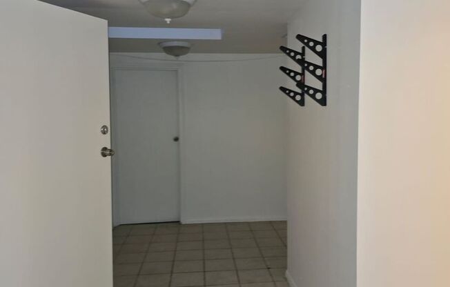 2 beds, 1 bath, $2,750, Unit #52