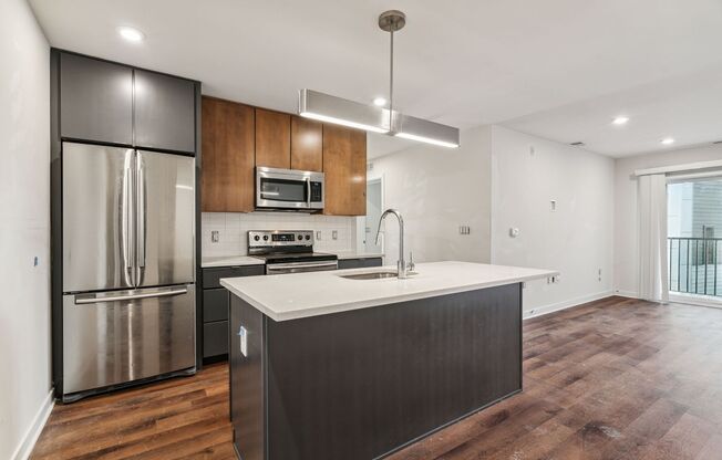 2 beds, 2 baths, 915 sqft, $2,300, Unit 416