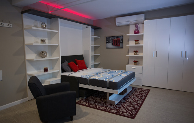 Studio, 1 bath, 350 sqft, $1,365, Unit 209