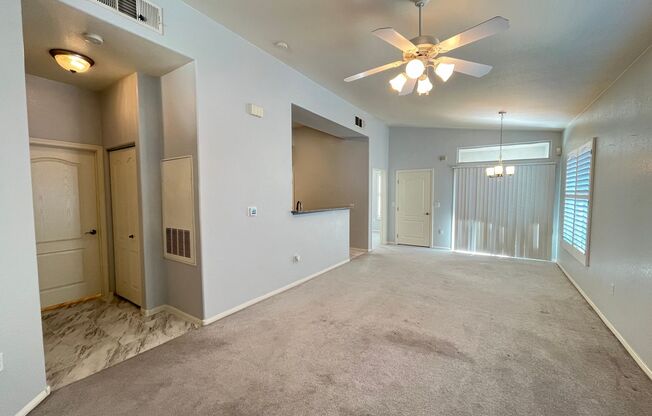 Lovely 2 Bed 2 Bath Condo in Henderson!