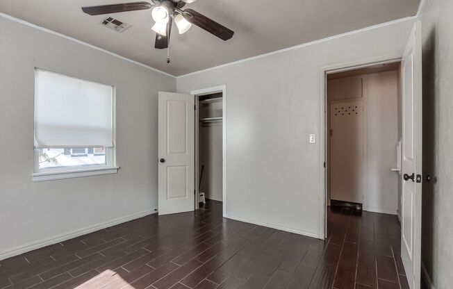 2 beds, 1 bath, $1,095