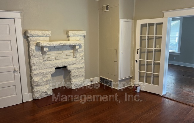 2 beds, 1 bath, $1,150