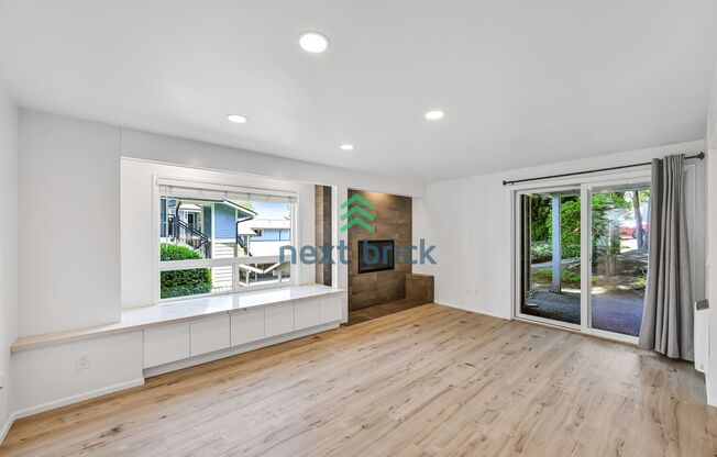 3 BEDS & 2 BATH CONDO FOR RENT