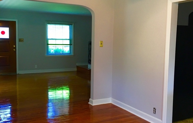 Lovely 3-Bedroom Townhouse in Drexel Hill! Available mid-August!