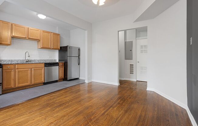 3 beds, 1 bath, 632 sqft, $2,350, Unit 1456-208