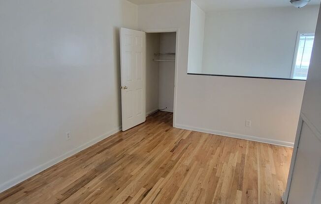 1 bed, 1 bath, $1,100, Unit Rear