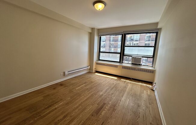 1 bed, 1 bath, 700 sqft, $1,940, Unit 418-1102