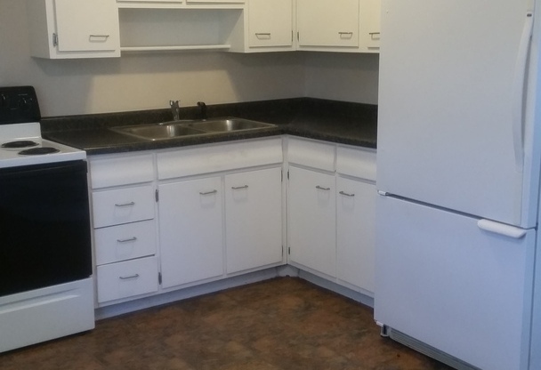 3 beds, 1 bath, $1,175