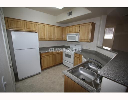 Beautiful Updated Condo in Prime Location with Garage!