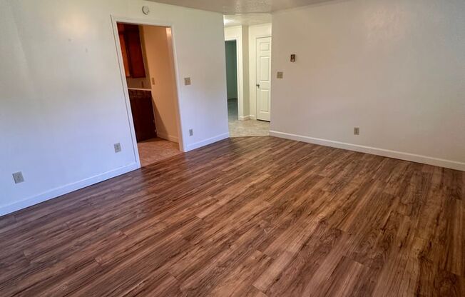 2 beds, 1 bath, 903 sqft, $1,240, Unit M-11