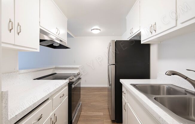 *OPEN HOUSE: 9/6 4-5PM* Old Town 1BR with Parking and Views!