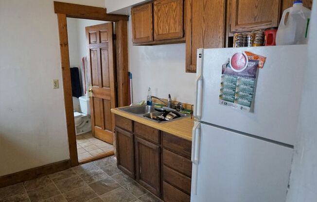 3 beds, 1 bath, 1,090 sqft, $1,800, Unit 348 #2