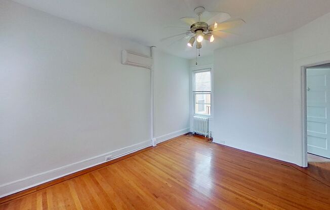 2 beds, 1 bath, 1,000 sqft, $1,860, Unit 3031 N. Calvert St. D6