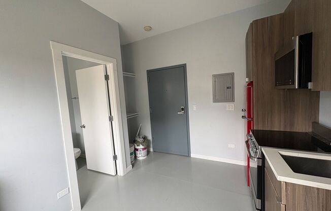 Studio, 1 bath, $1,050, Unit 110
