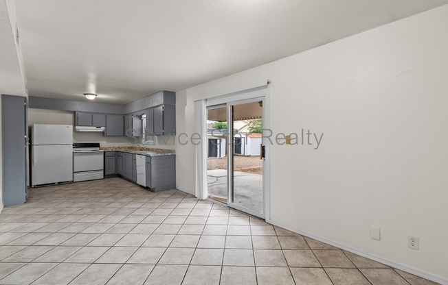 8414 N 56 AVE