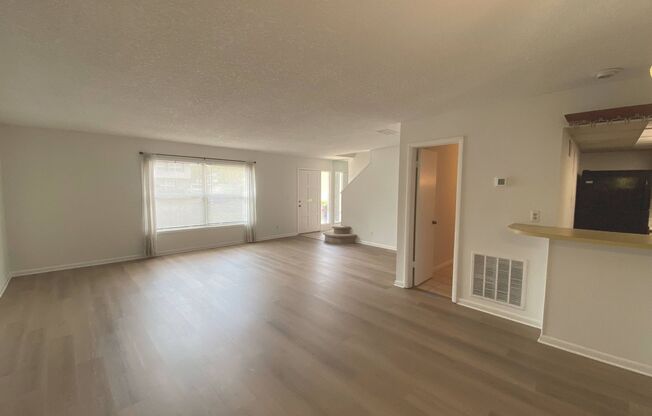 3 beds, 2.5 baths, $1,950, Unit UNIT # 126