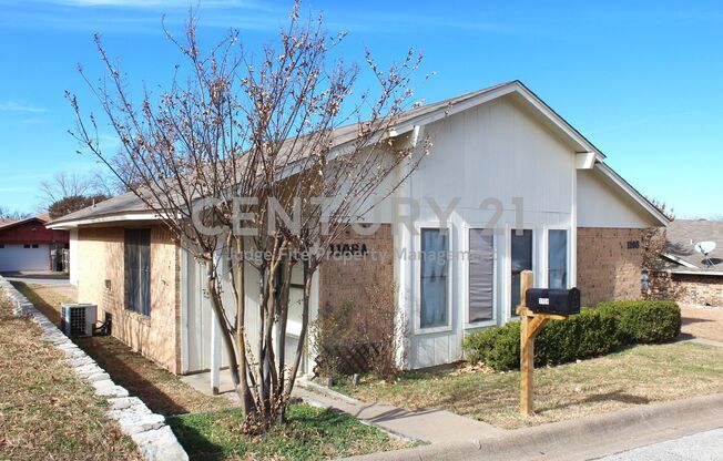 Adorable 2/2 Duplex in Weatherford For Rent!