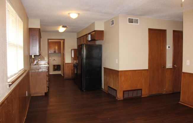 3 beds, 2 baths, $1,325