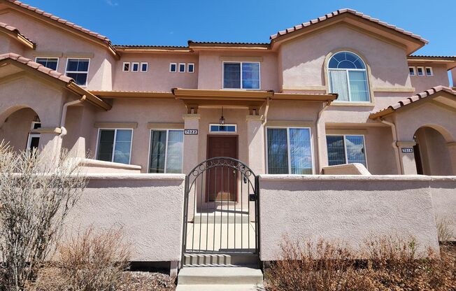 Quiet, adorable 2 Bed 3 Bath Townhome in 80923!