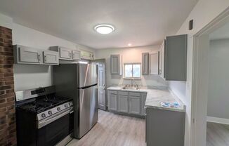 Homestead / Whitaker - One BR Single Family Home, AC, Garage, Yard!