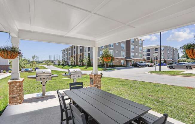 the preserve at ballantyne commons apartment patio with table and chairs