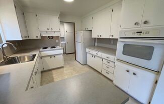 2 beds, 1 bath, $3,200