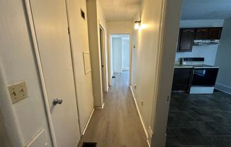 Studio, 1 bath, $595, Unit Upper