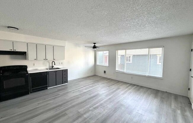 1 bed, 1 bath, 680 sqft, $1,345, Unit 28