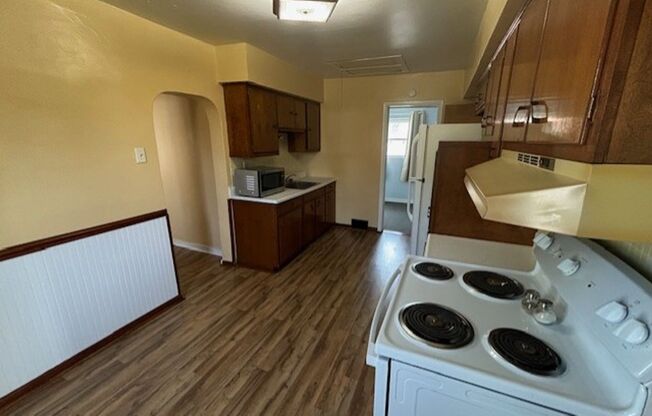 2 beds, 1 bath, $995