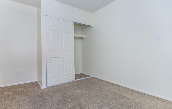 2 beds, 1 bath, 760 sqft, $1,140, Unit 1096