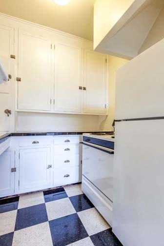 Studio, 1 bath, 425 sqft, $1,275, Unit 212