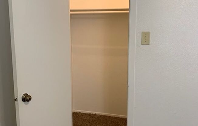 2 beds, 2 baths, 925 sqft, $955, Unit 1401