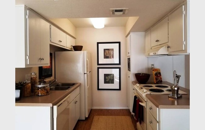 1 bed, 1 bath, 700 sqft, $1,100, Unit 187