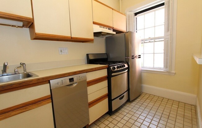 4 PHILLIPS ST