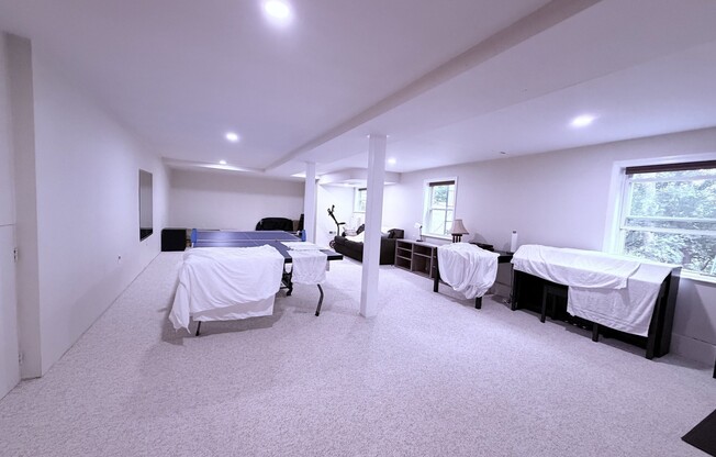 3 beds, 2 baths, 1,600 sqft, $6,300, Unit 201
