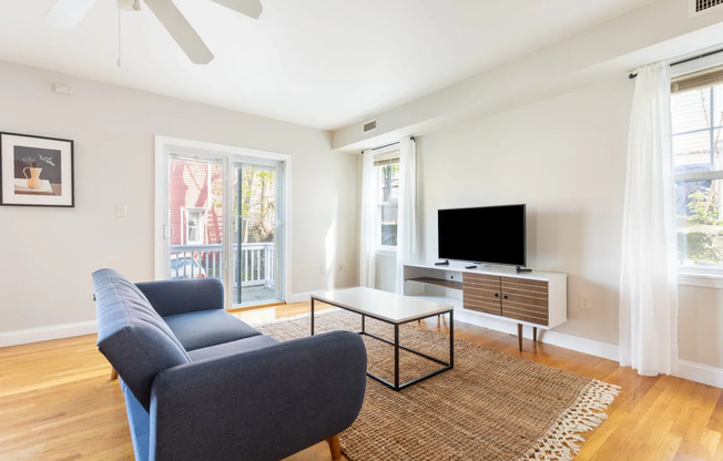 Gorgeous, Spacious 4-bedroom/2-bathroom Townhouse in Brighton