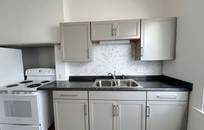 1 bed, 1 bath, 720 sqft, $900, Unit 11 2A